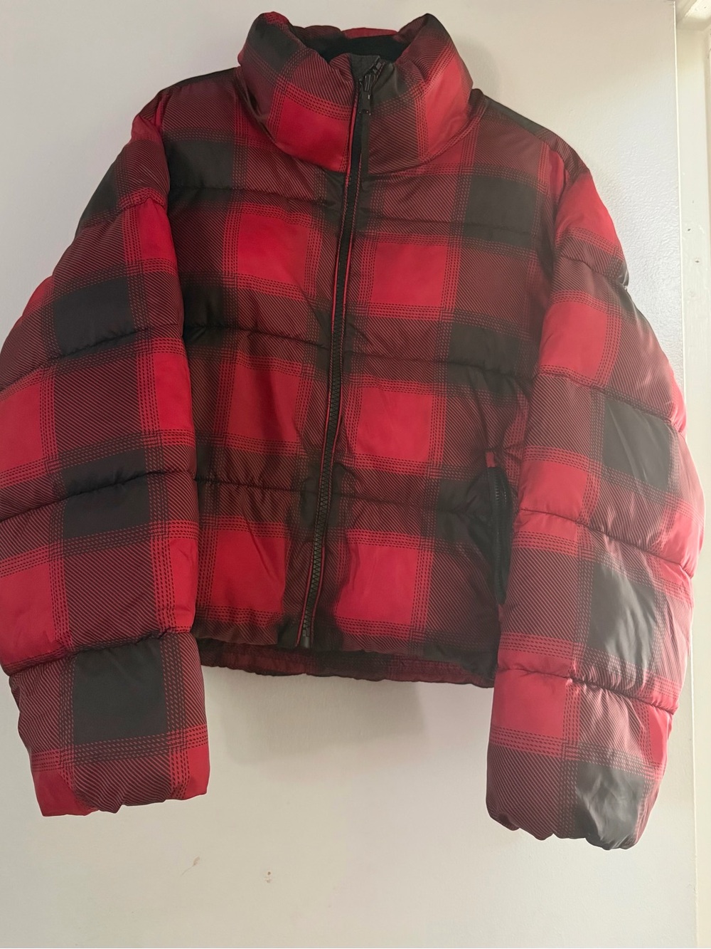 Old Navy Women's Red Buffalo Plaid Puffer Jacket Water Resistant Coat Size Small